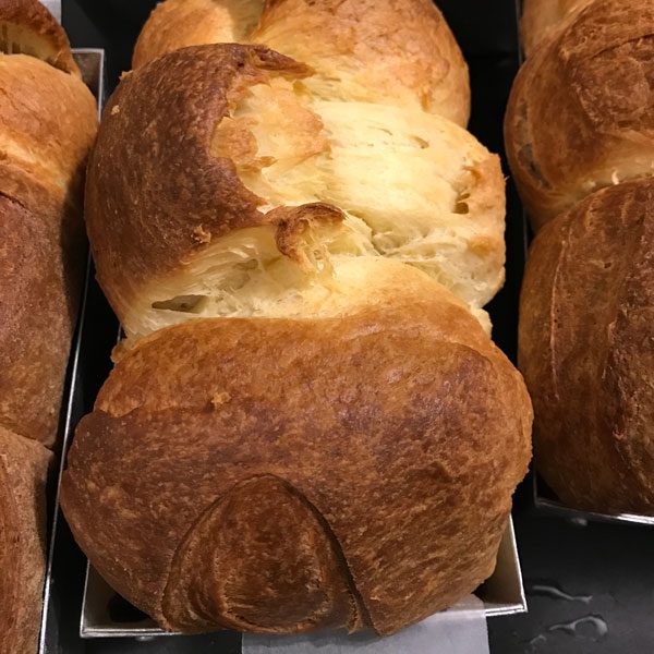 Pastelería Francesa Hirondelle - Brioche Familiar -  - Suave pan de mantequilla, ligeramente dulce. Para comerse solo, relleno o tostado